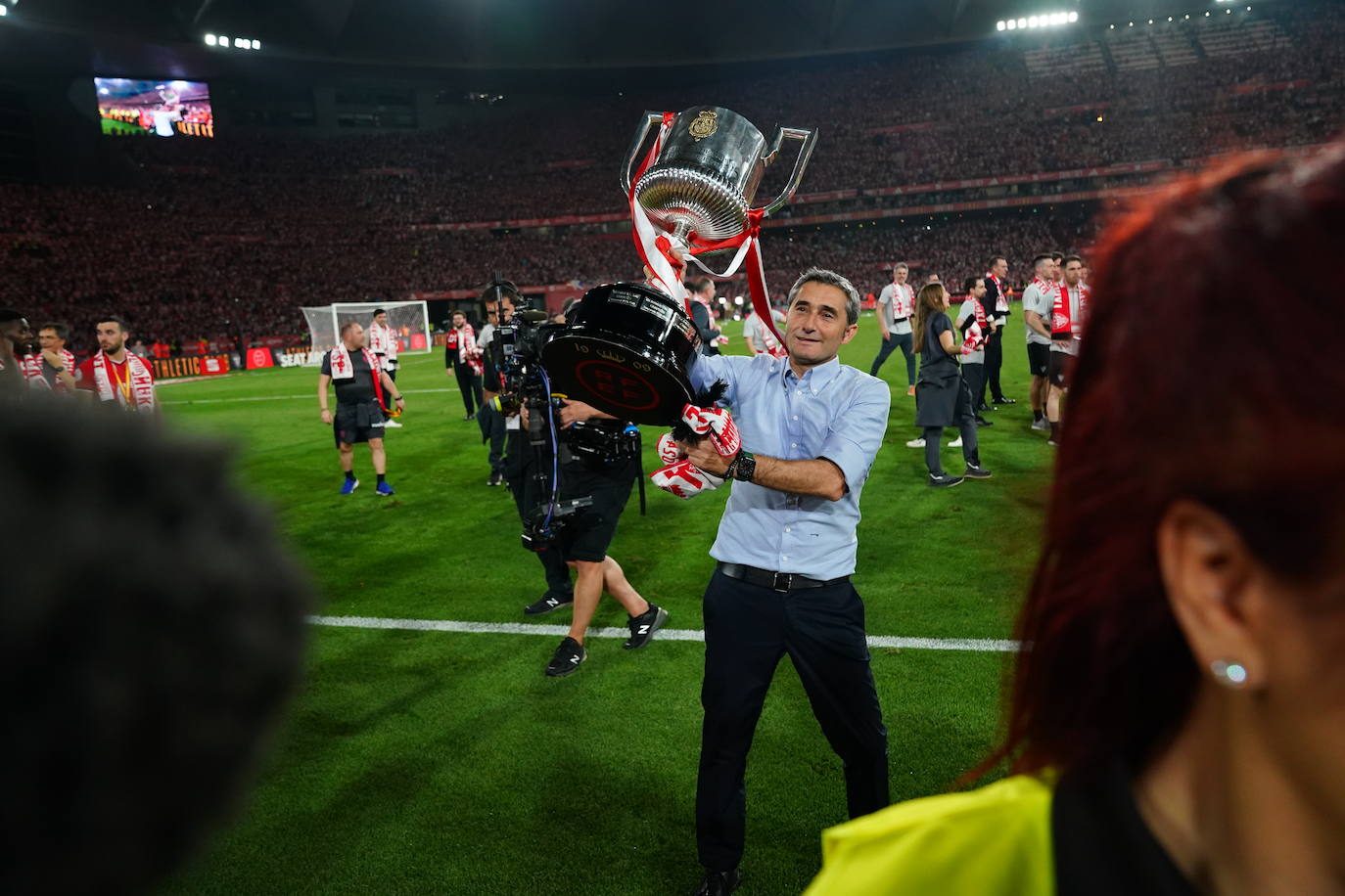 El Athletic y la afición celebrán la Copa en Sevilla