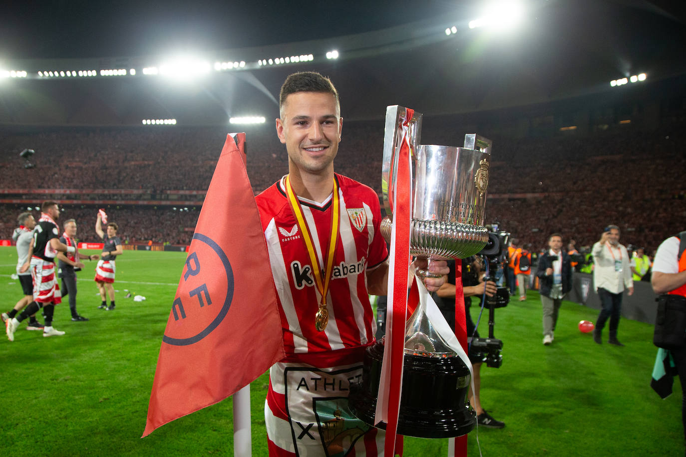 El Athletic y la afición celebrán la Copa en Sevilla