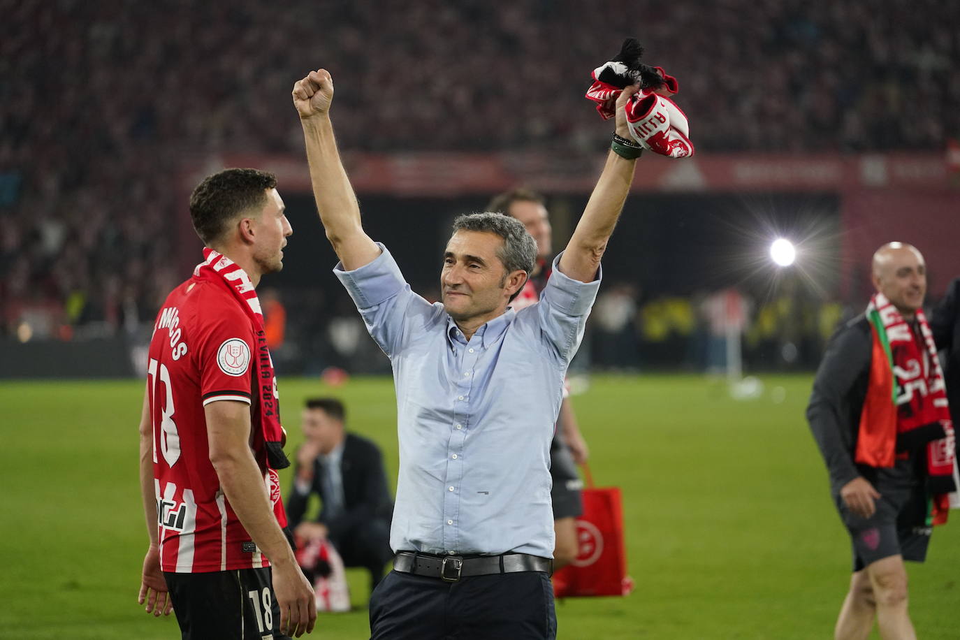 El Athletic y la afición celebrán la Copa en Sevilla
