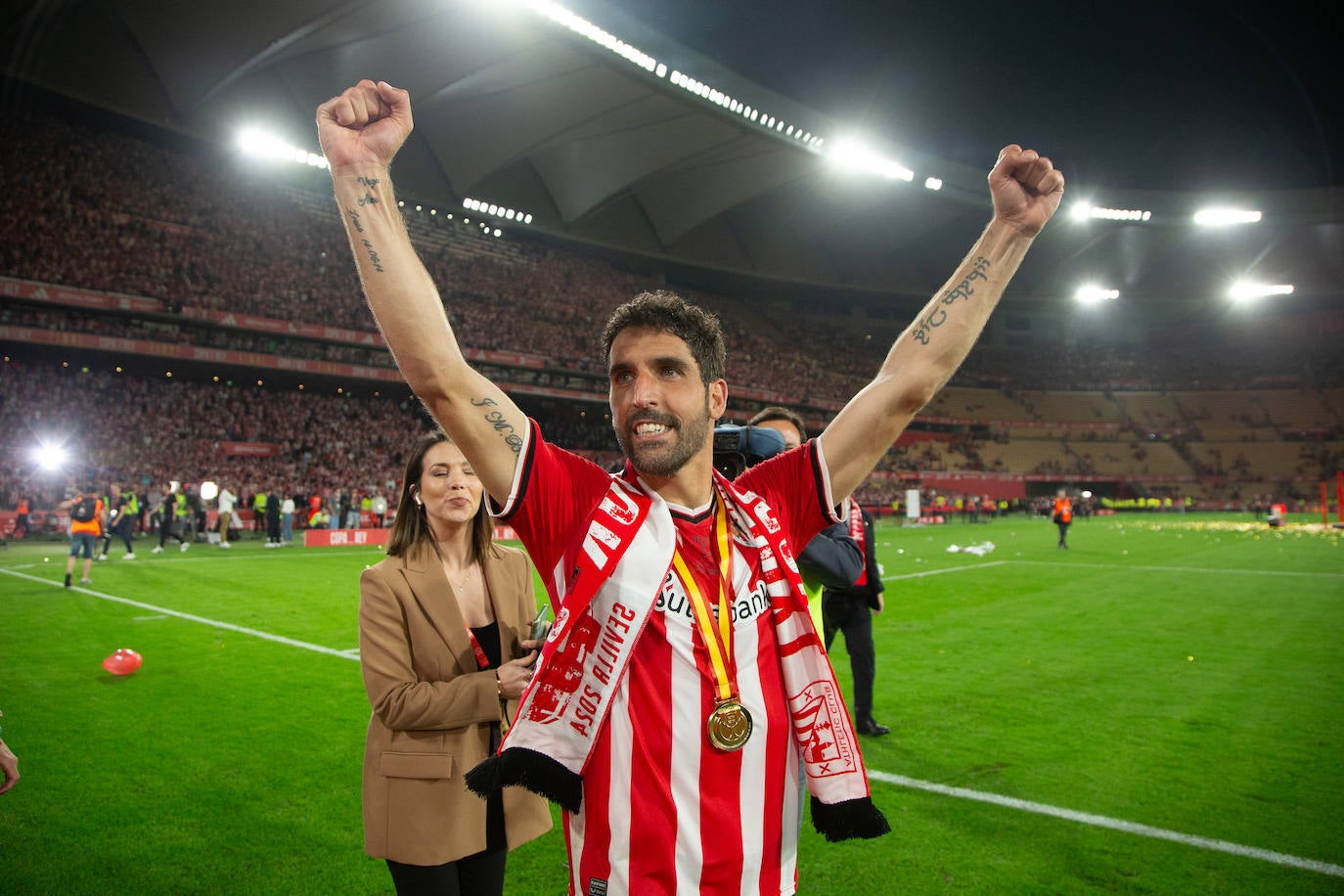 El Athletic y la afición celebrán la Copa en Sevilla