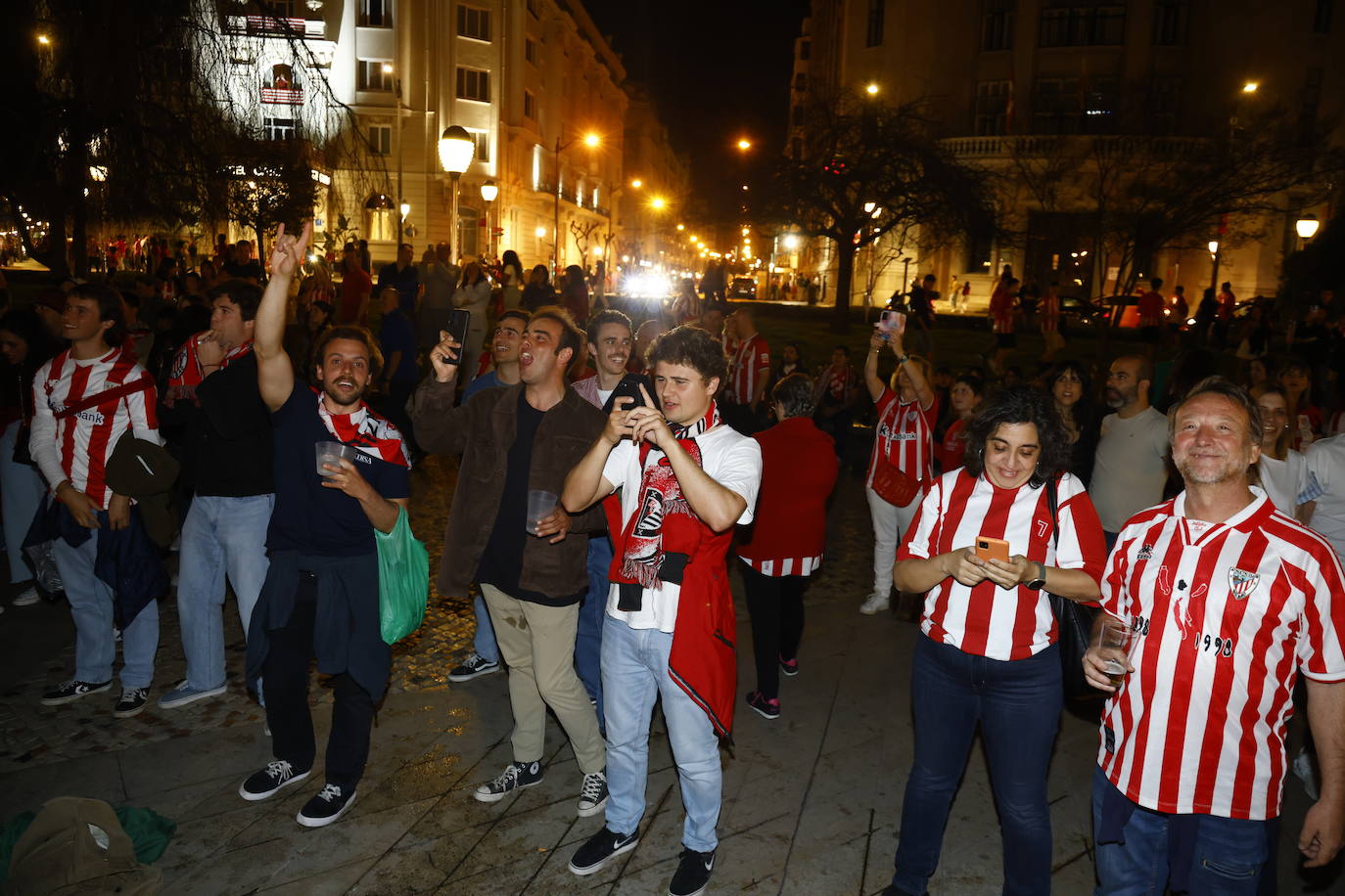 Bilbao y Bizkaia estallan de alegría con la Copa del Athletic