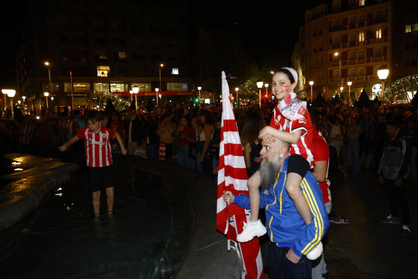 Bilbao y Bizkaia estallan de alegría con la Copa del Athletic