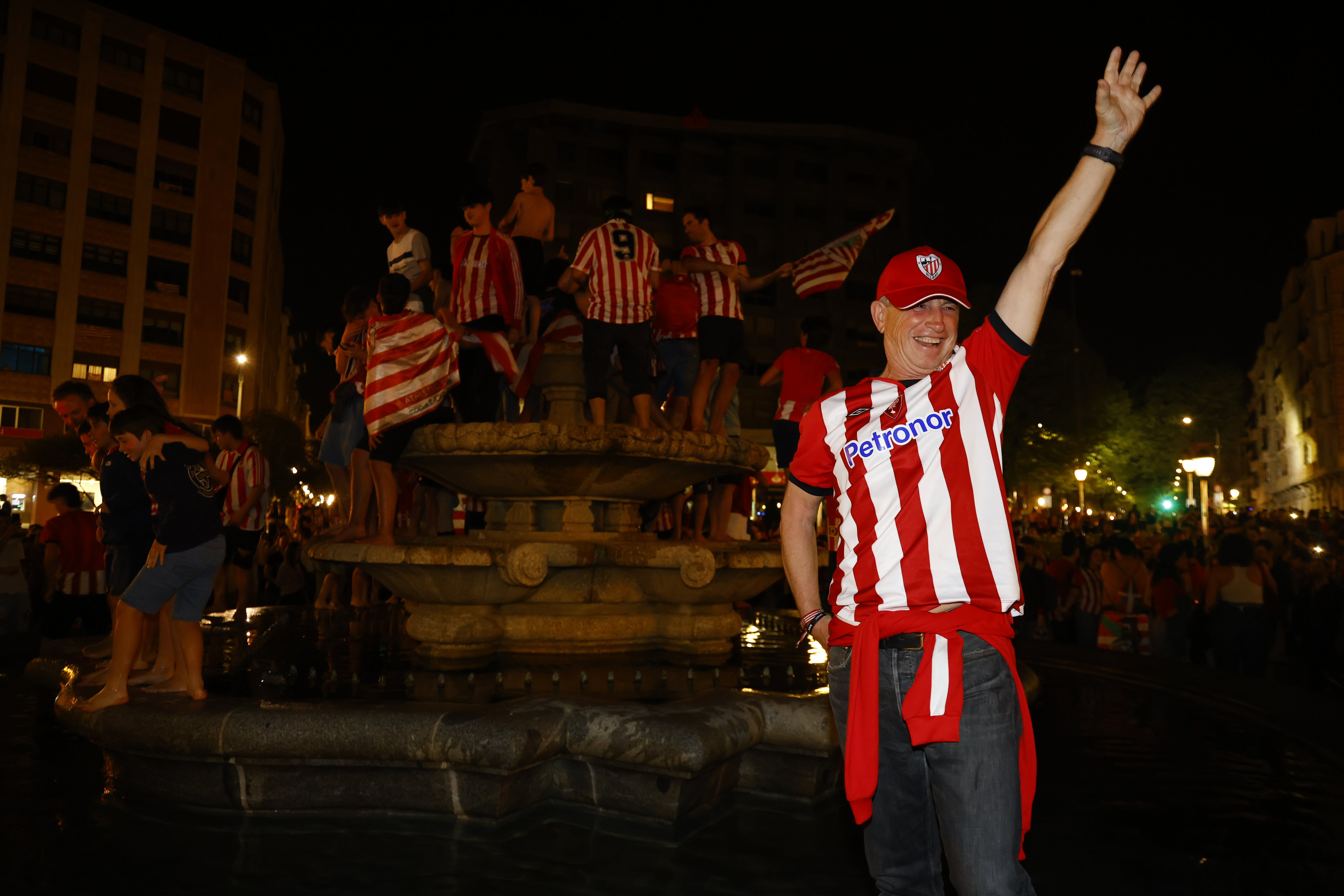 Bilbao y Bizkaia estallan de alegría con la Copa del Athletic