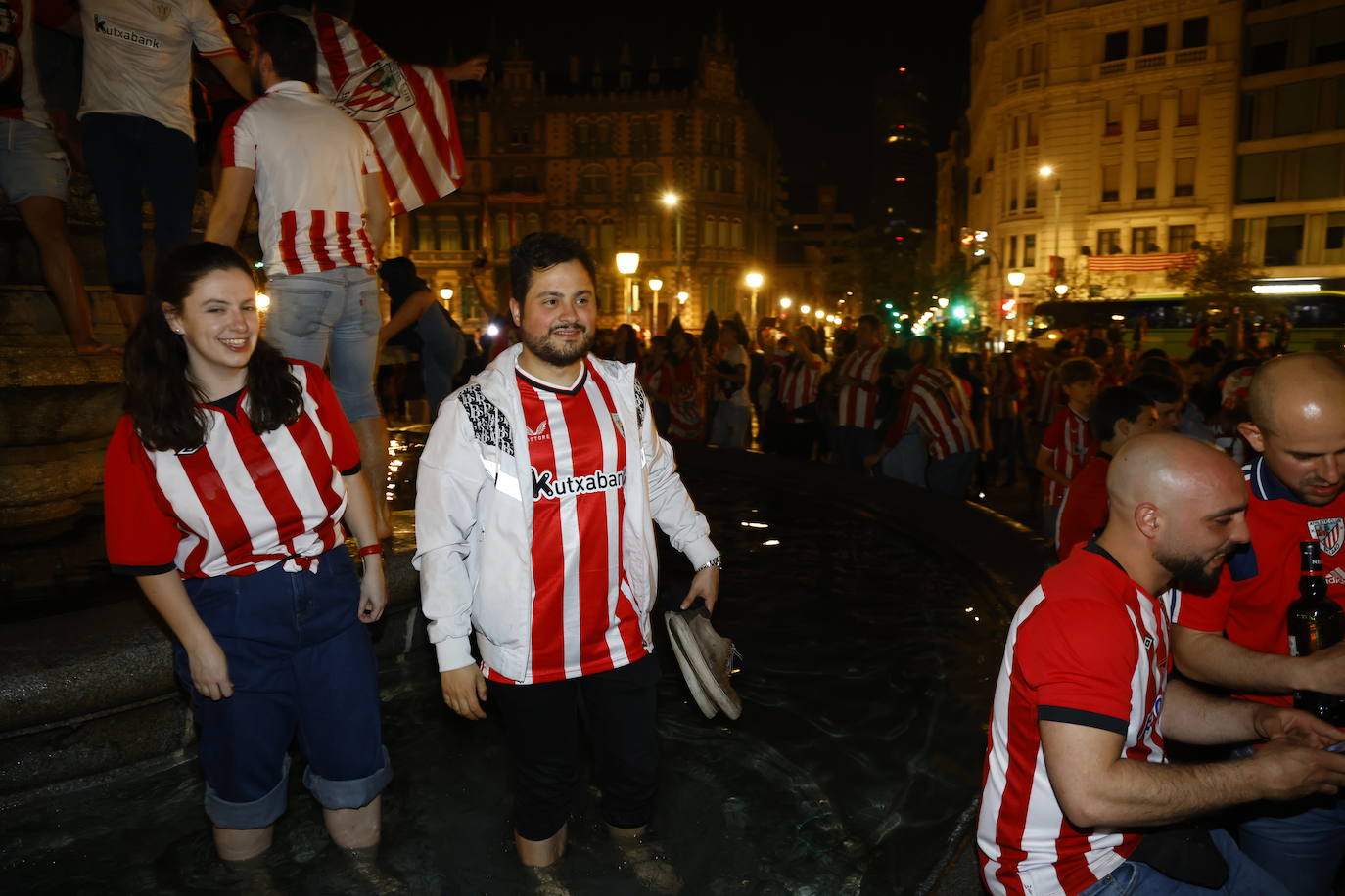 Bilbao y Bizkaia estallan de alegría con la Copa del Athletic