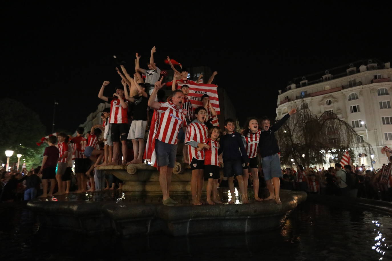 Bilbao y Bizkaia estallan de alegría con la Copa del Athletic