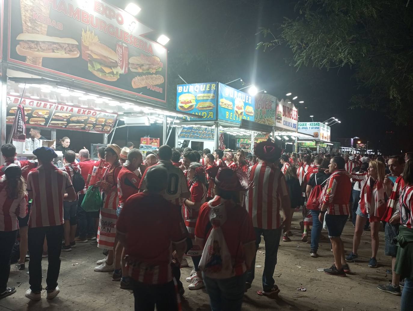 El Athletic y la afición celebrán la Copa en Sevilla