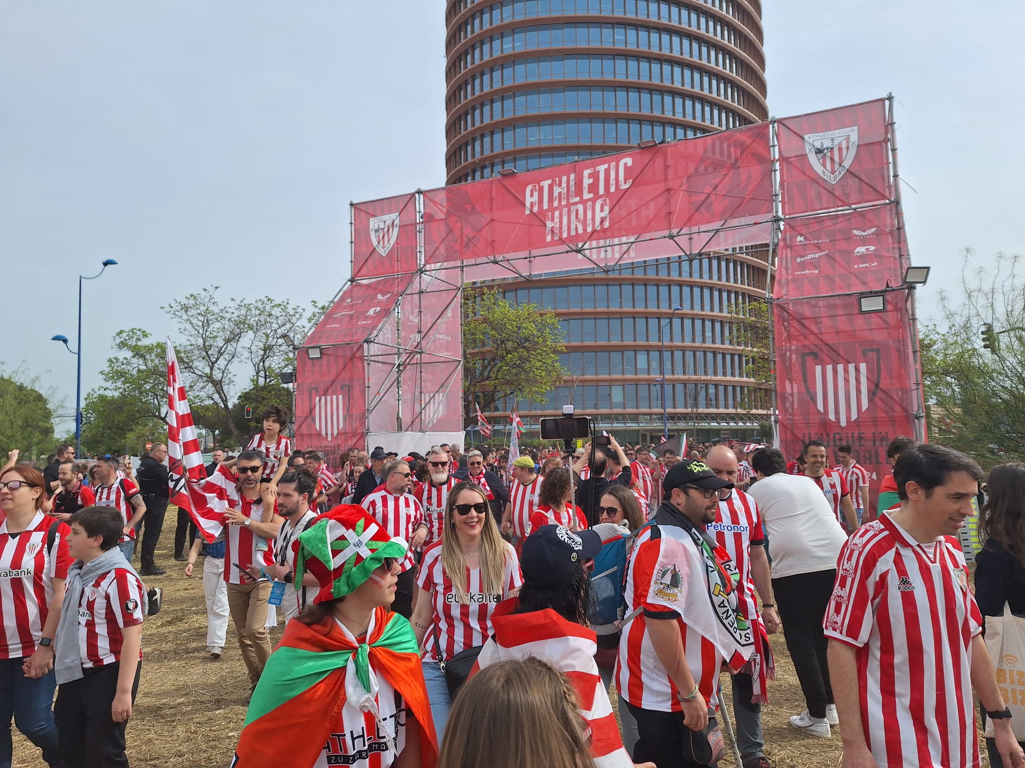 Las fotos de la final: la afición se vuelca con el Athletic en Sevilla