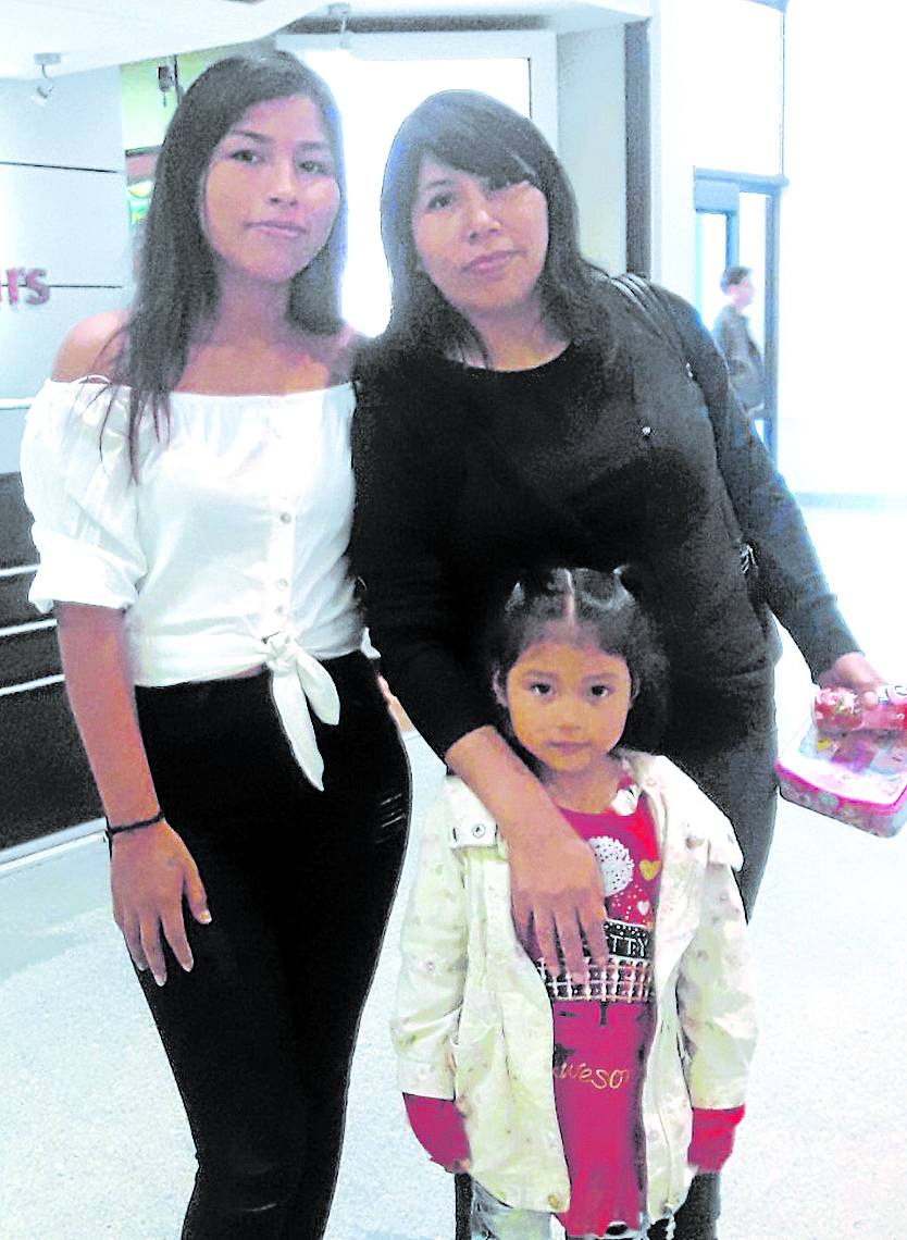 Imagen - Aracely Herbás junto a su madre, Rebeca Huayta, asesinada en 2022.