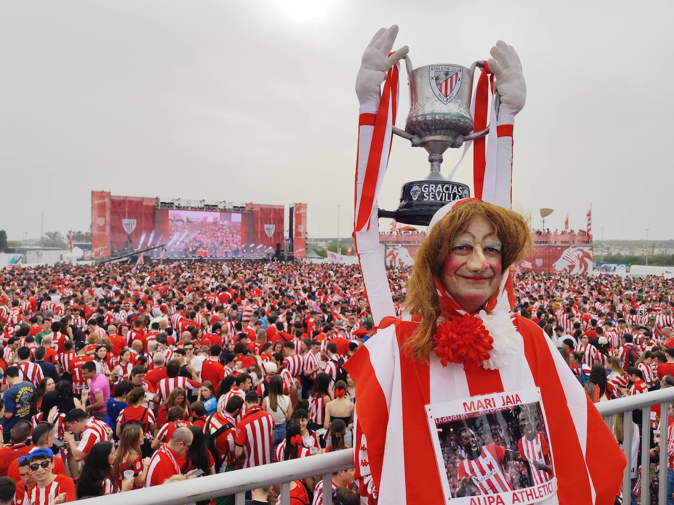 Las fotos de la final: la afición se vuelca con el Athletic en Sevilla