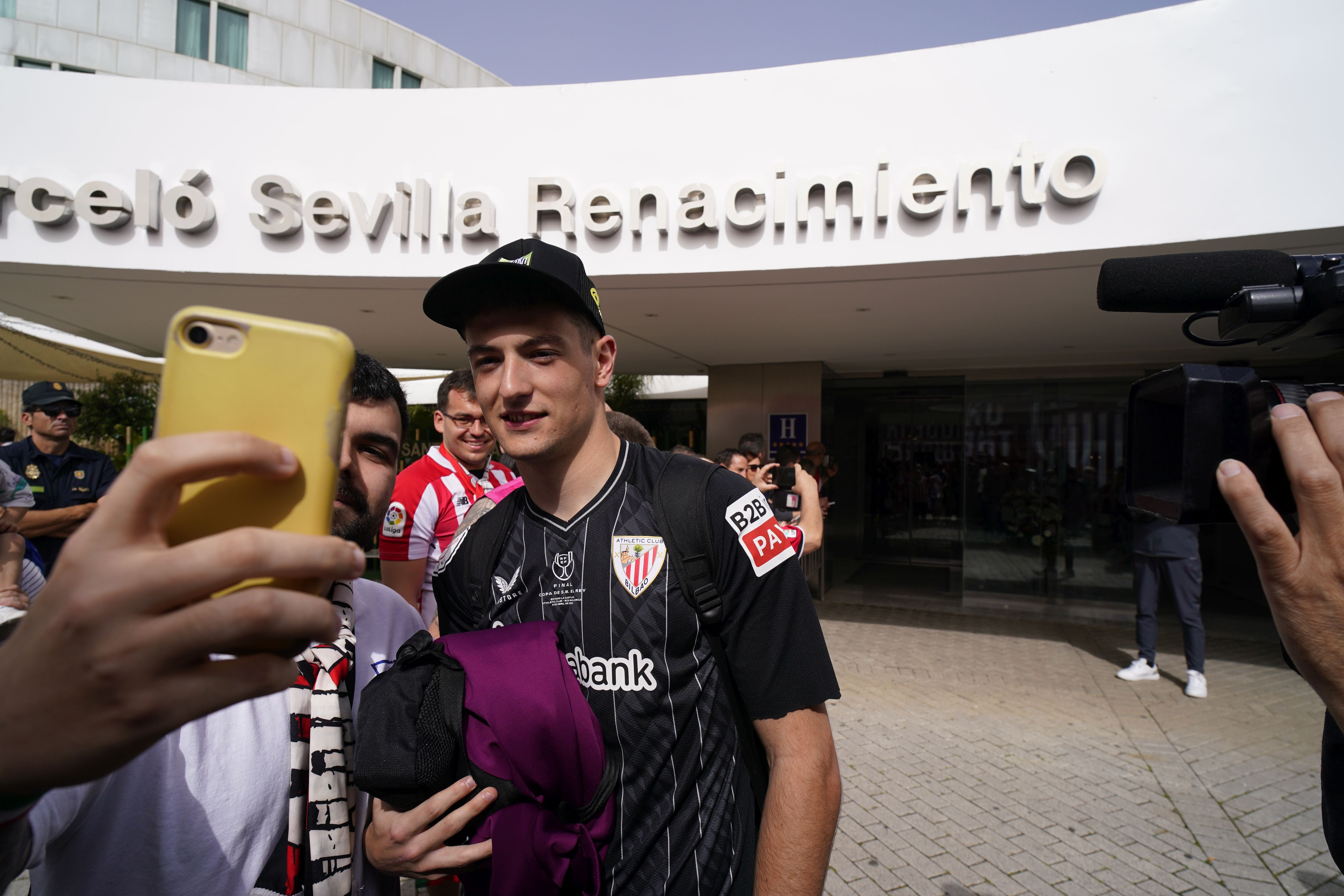 El Athletic abandona el hotel de Sevilla