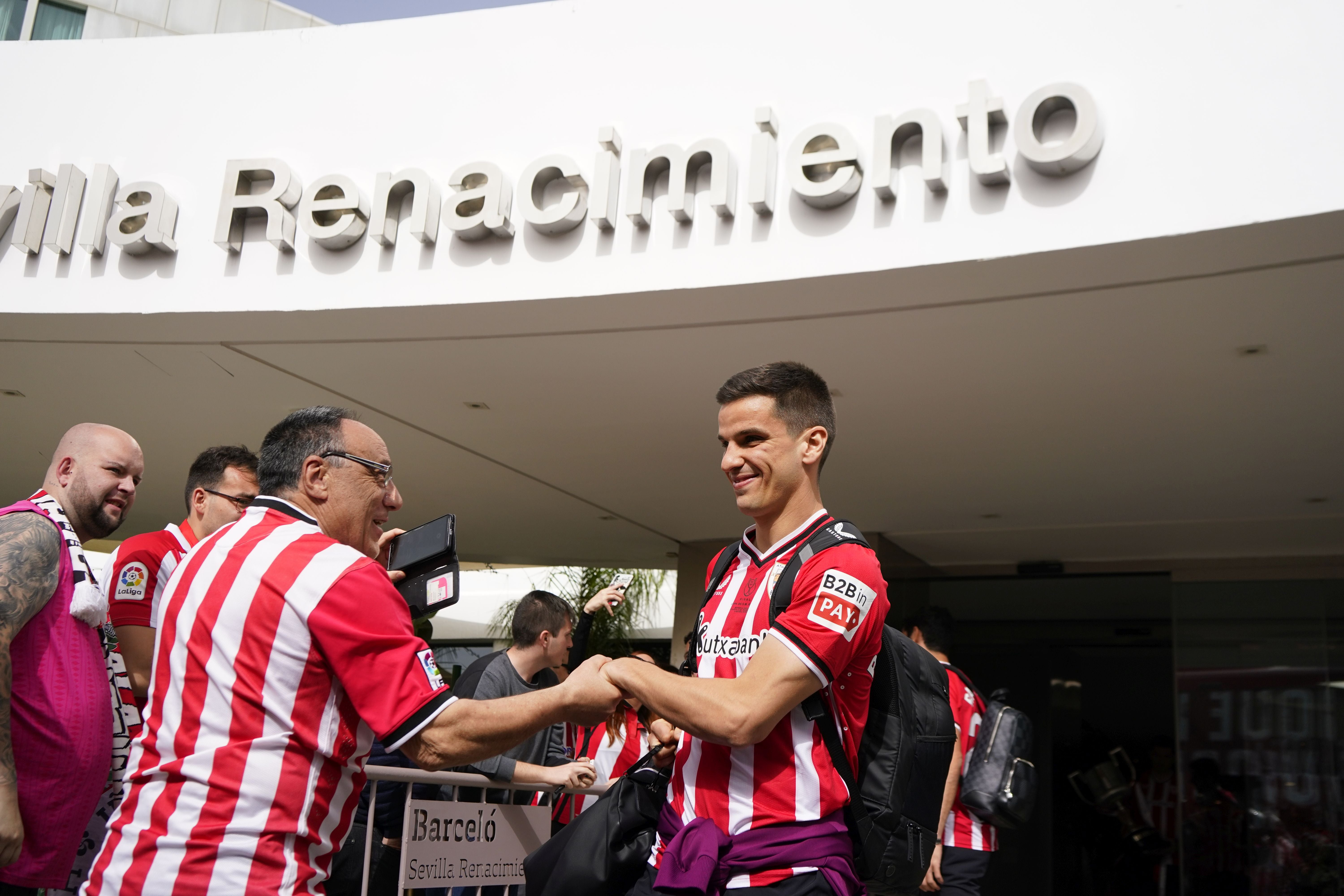 El Athletic abandona el hotel de Sevilla