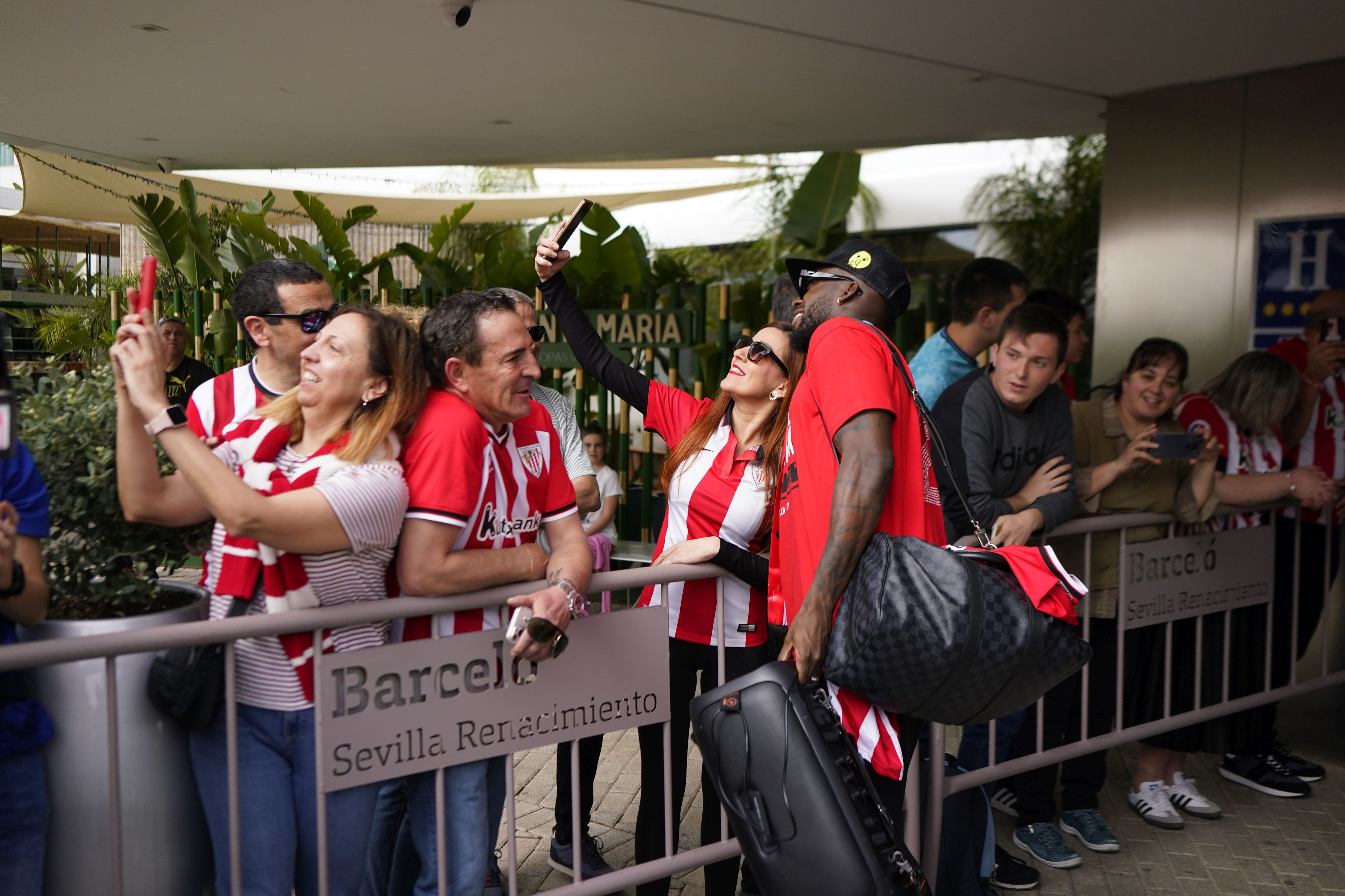 El Athletic abandona el hotel de Sevilla