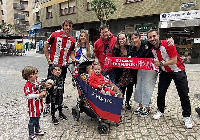 Una original gabarra ya navega por las calles de Basauri.