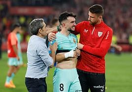 Valverde y Simón, consolando al bermellón Samu Costa.