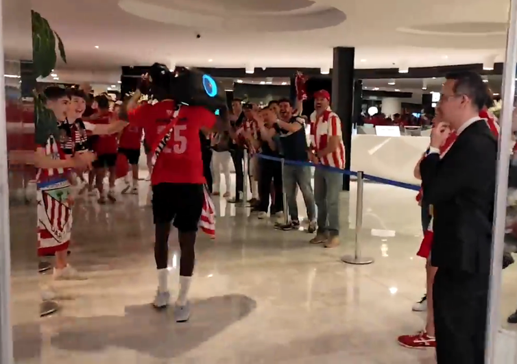 Pasillo a los jugadores en el hotel.