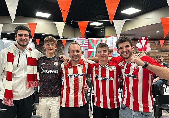 De izquierda a derecha, Juan Sergio Matabuena vive en Ohio, Markel García que vive en Indiana, luego Aritz Insausti que vive en Virginia Beach, Xabi que vive en Ohio y Edu Rodríguez, de Carolina del Norte