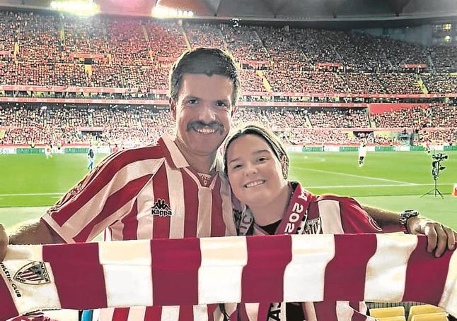 La pareja se dejó la voz animando en La Cartuja.