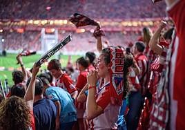 San Mamés acudió con las gradas abarrotadas al triunfo del equipo en Sevilla.