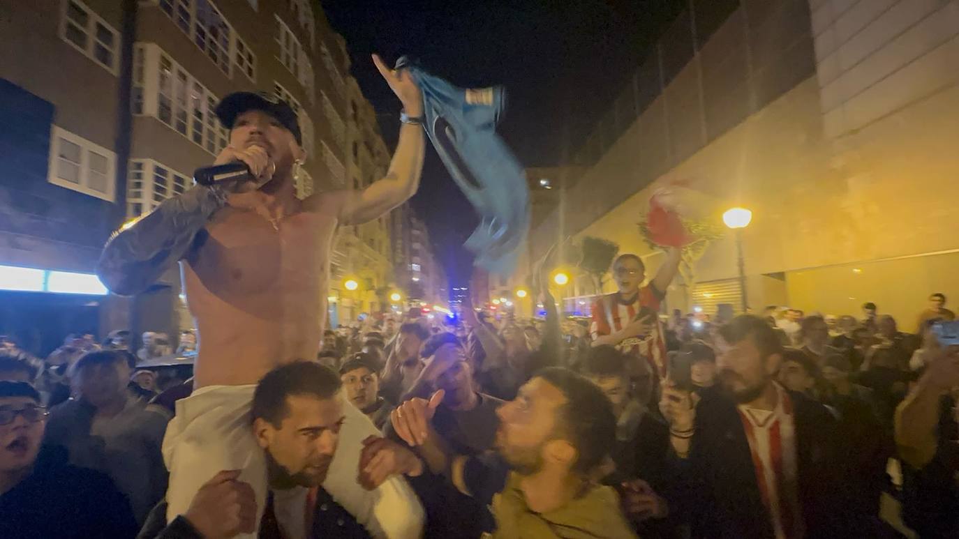 La fiesta de los jugadores del Athletic por el centro de Bilbao