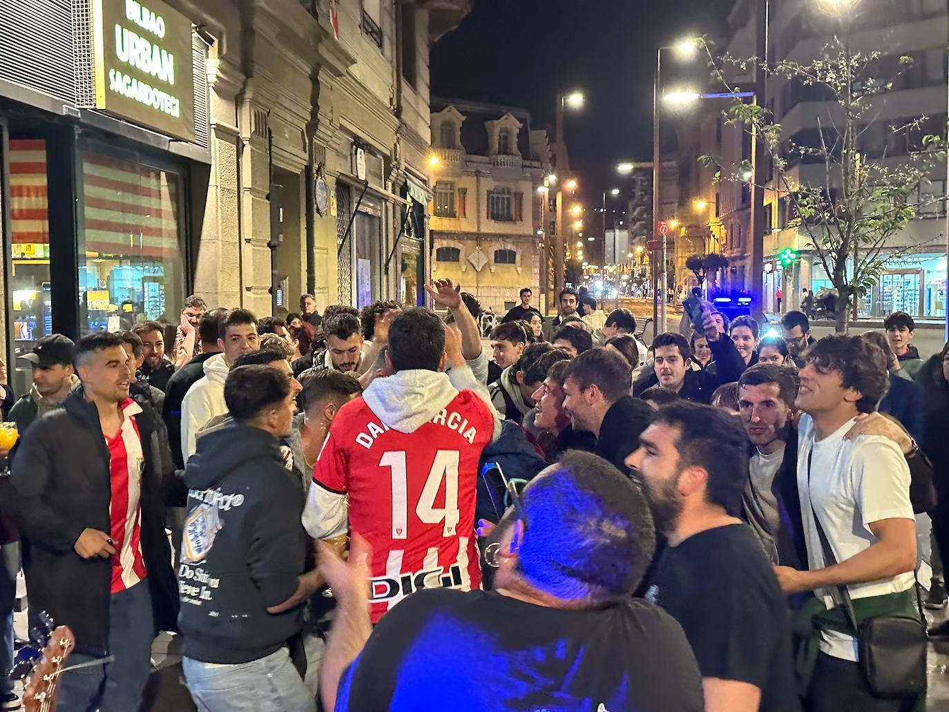La fiesta de los jugadores del Athletic por el centro de Bilbao