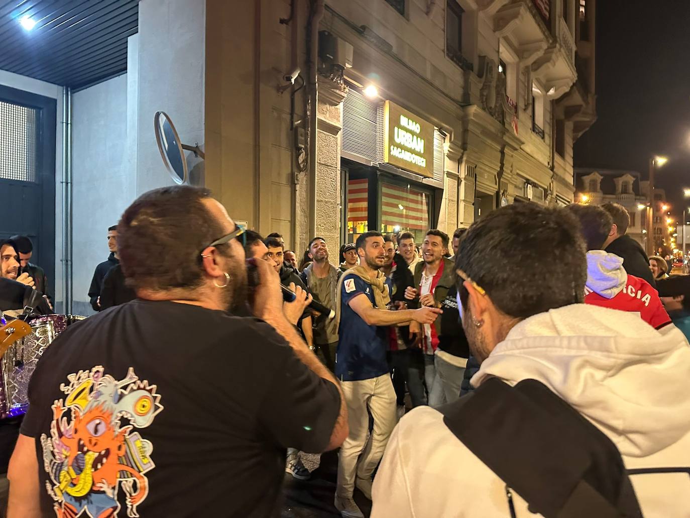 La fiesta de los jugadores del Athletic por el centro de Bilbao