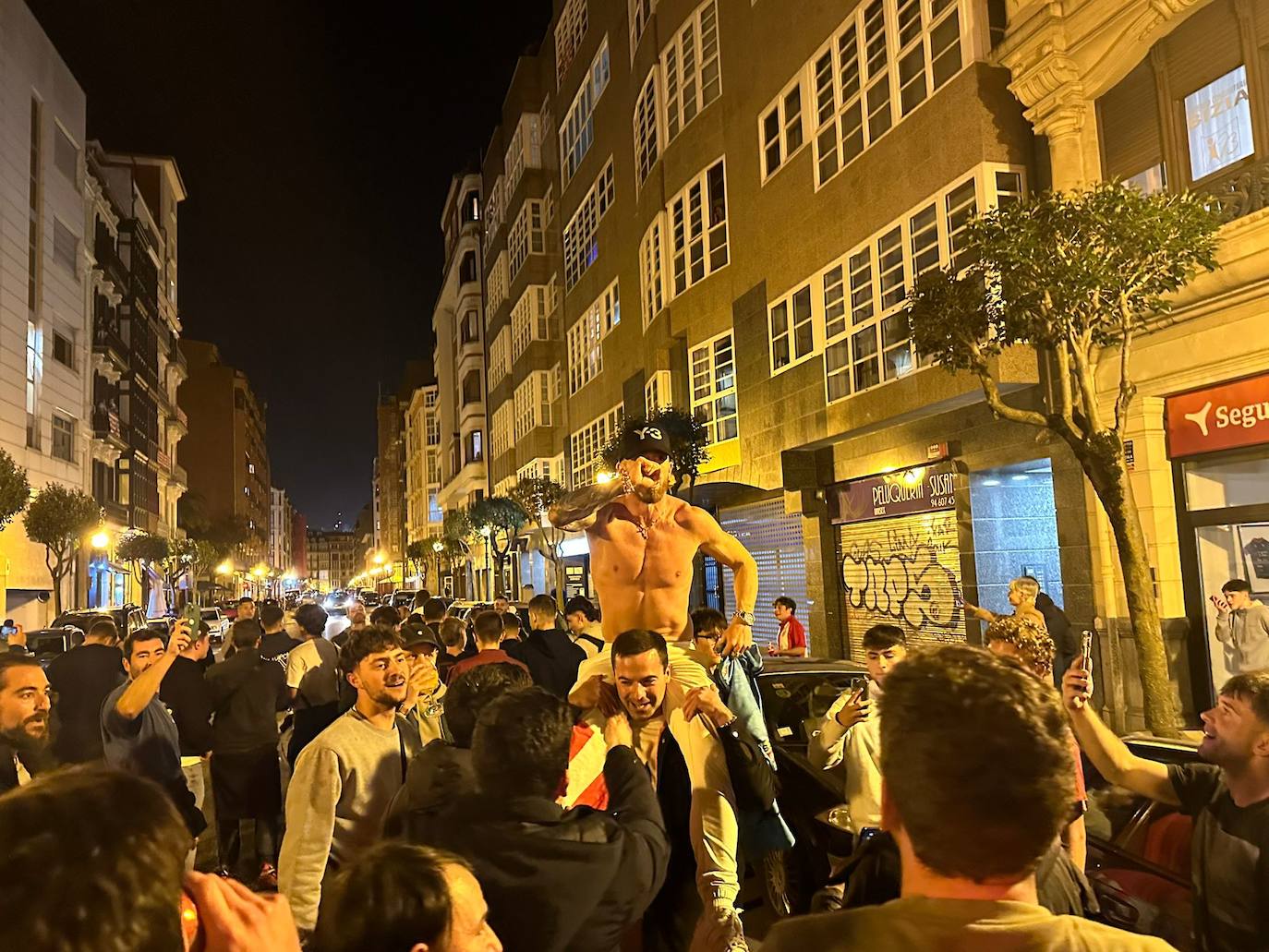 La fiesta de los jugadores del Athletic por el centro de Bilbao