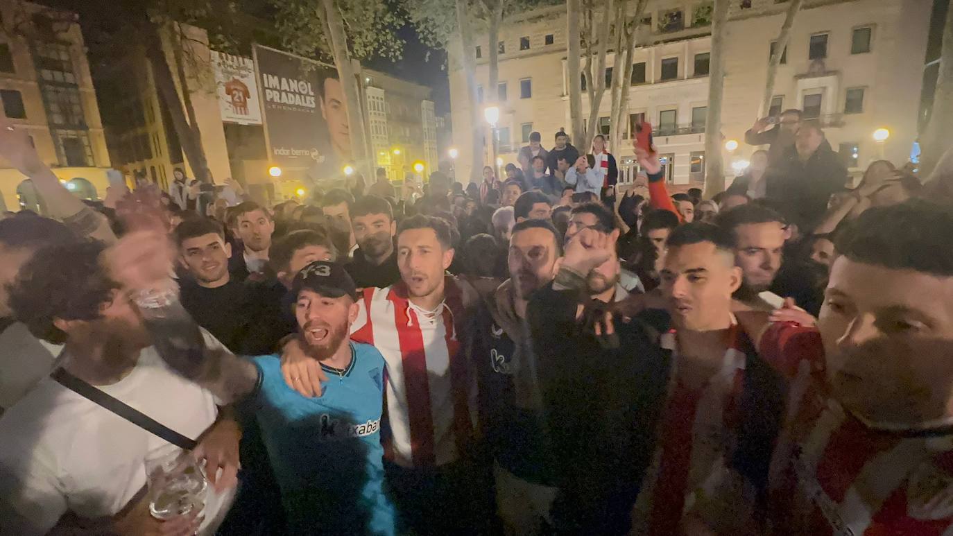 La fiesta de los jugadores del Athletic por el centro de Bilbao