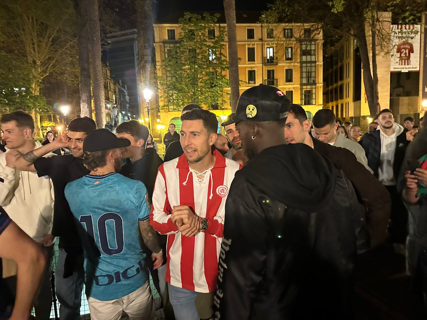 La fiesta de los jugadores del Athletic por el centro de Bilbao