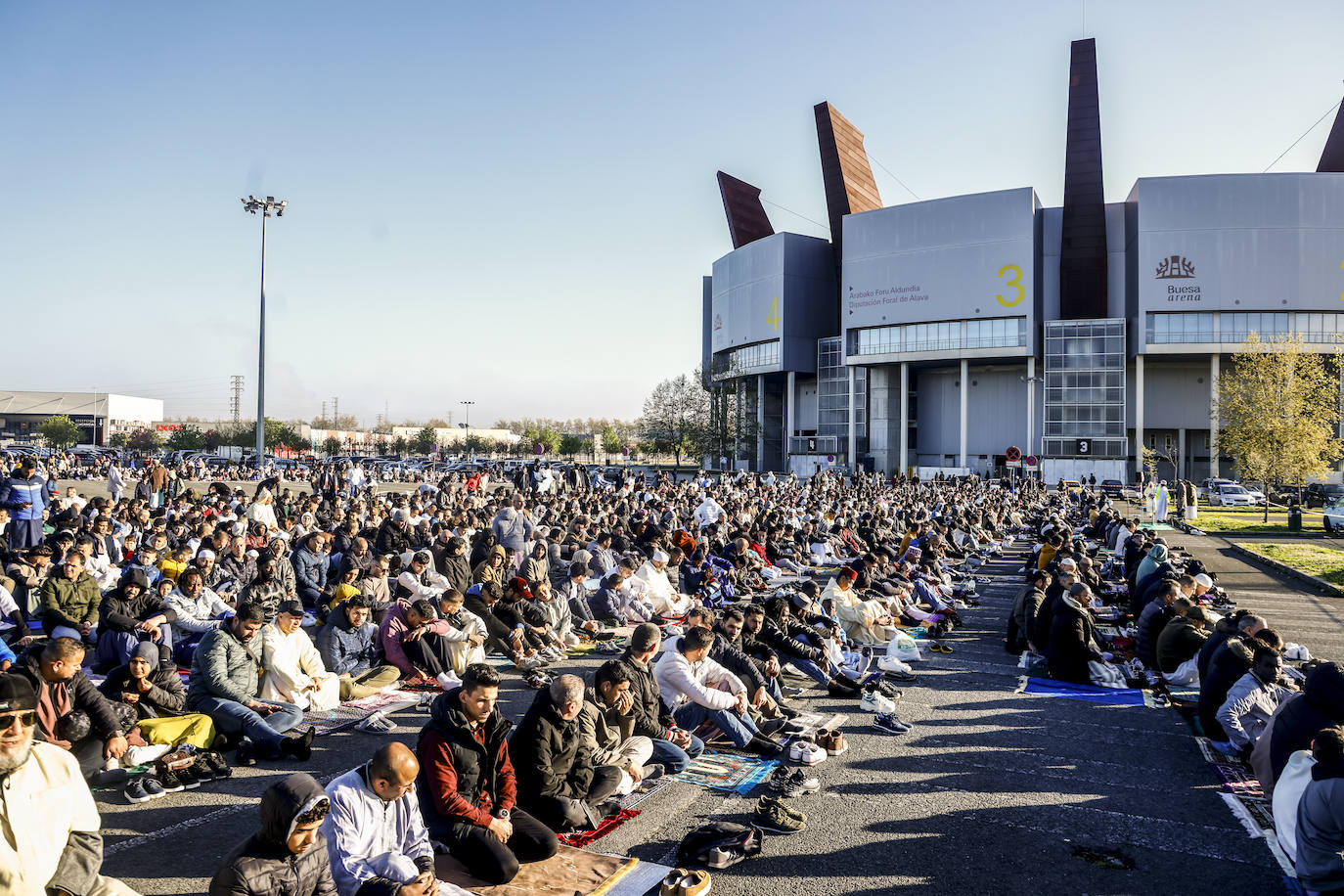 Miles de musulmanes celebran el final del Ramadán en Vitoria