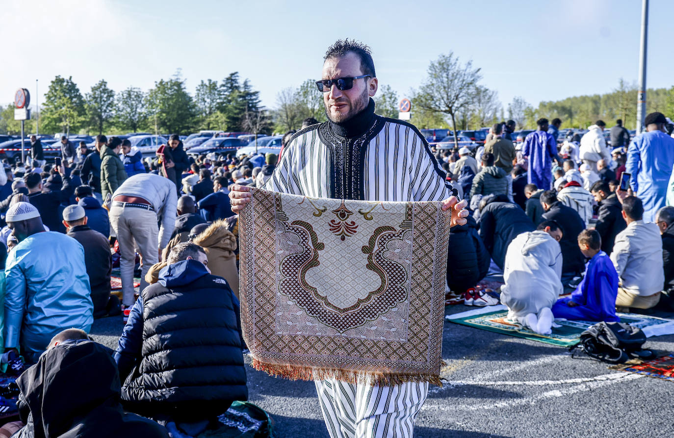Miles de musulmanes celebran el final del Ramadán en Vitoria