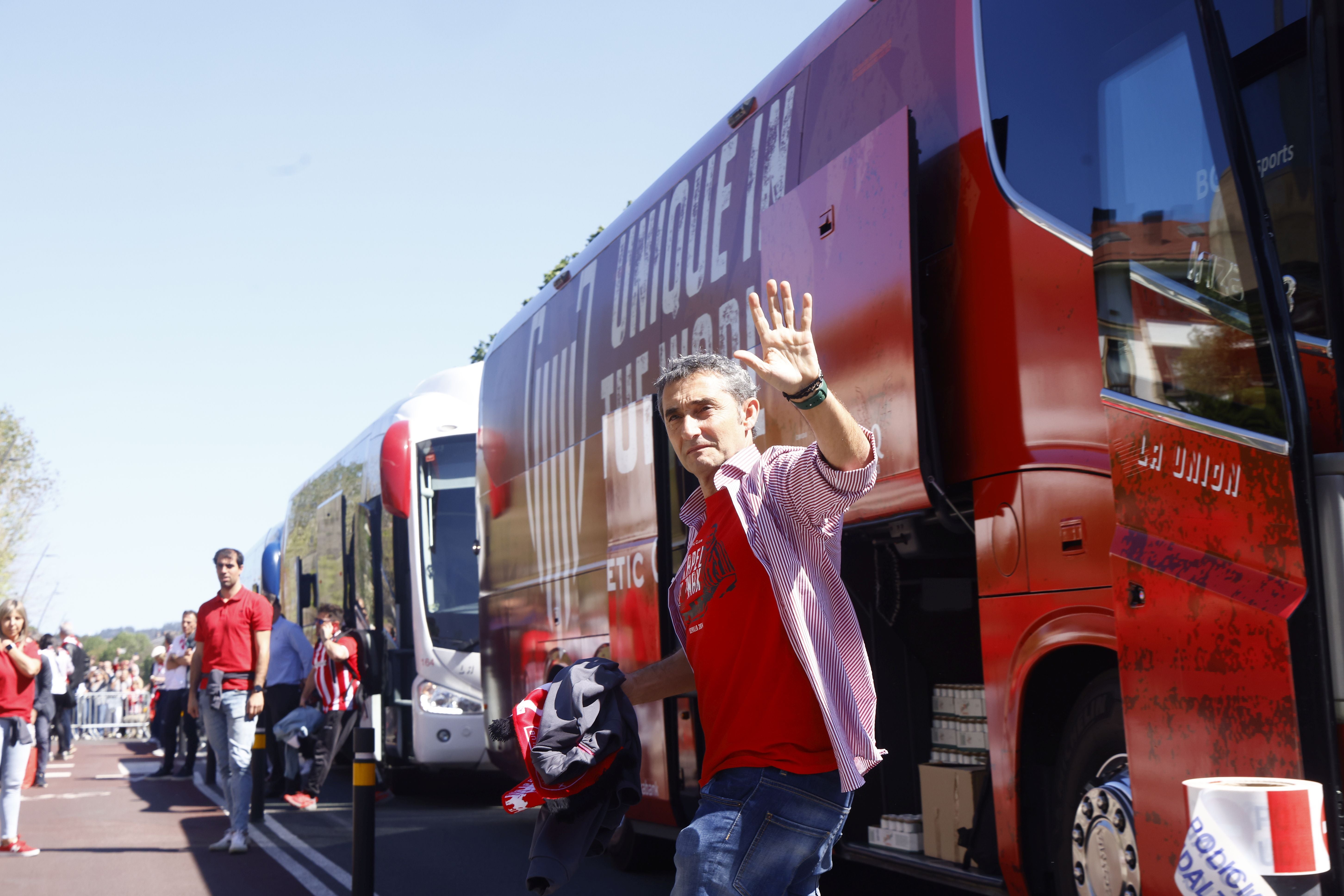 Euforia de los jugadores rojiblancos en la gabarra