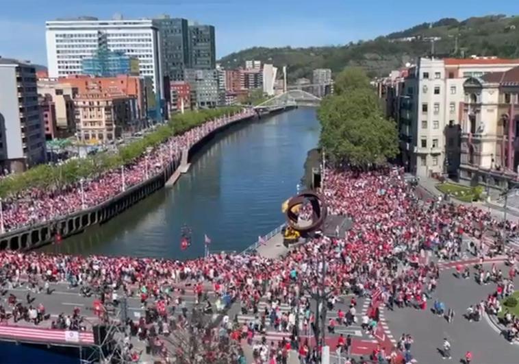 Vídeo: La zona del Ayuntamiento de Bilbao, abarrotada