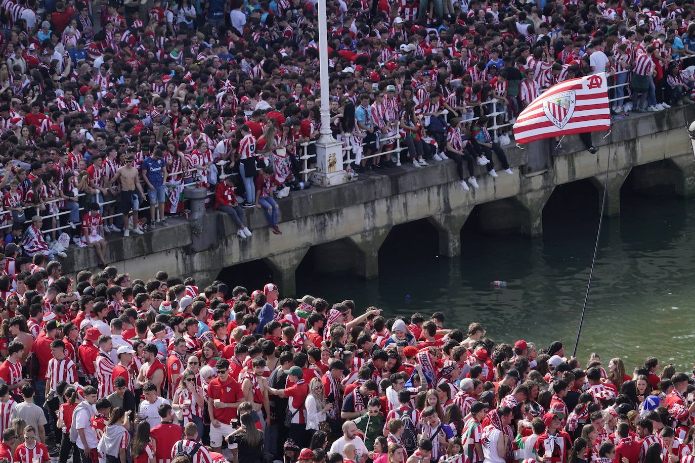 Las imágenes de la fiesta de la gabarra en Bilbao