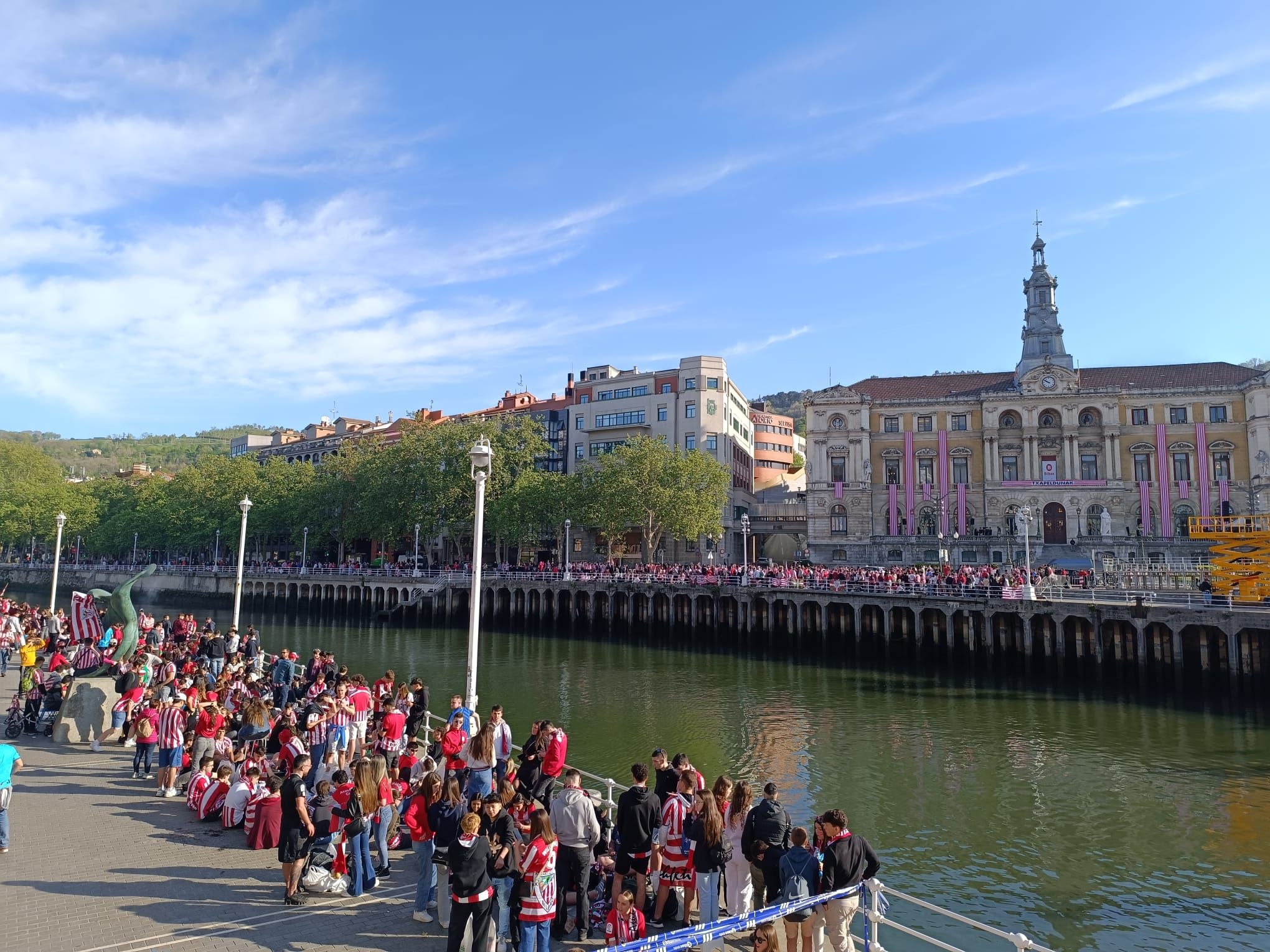 Las imágenes de la fiesta de la gabarra en Bilbao