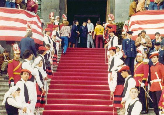 La emotiva escena del grupo de danzas Salbatzaile en el recibimiento del 84 que quieren repetir 40 años después