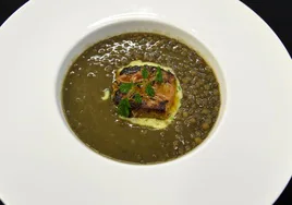 El restaurante bilbaíno que borda los platos de cuchara y la merluza en salsa verde
