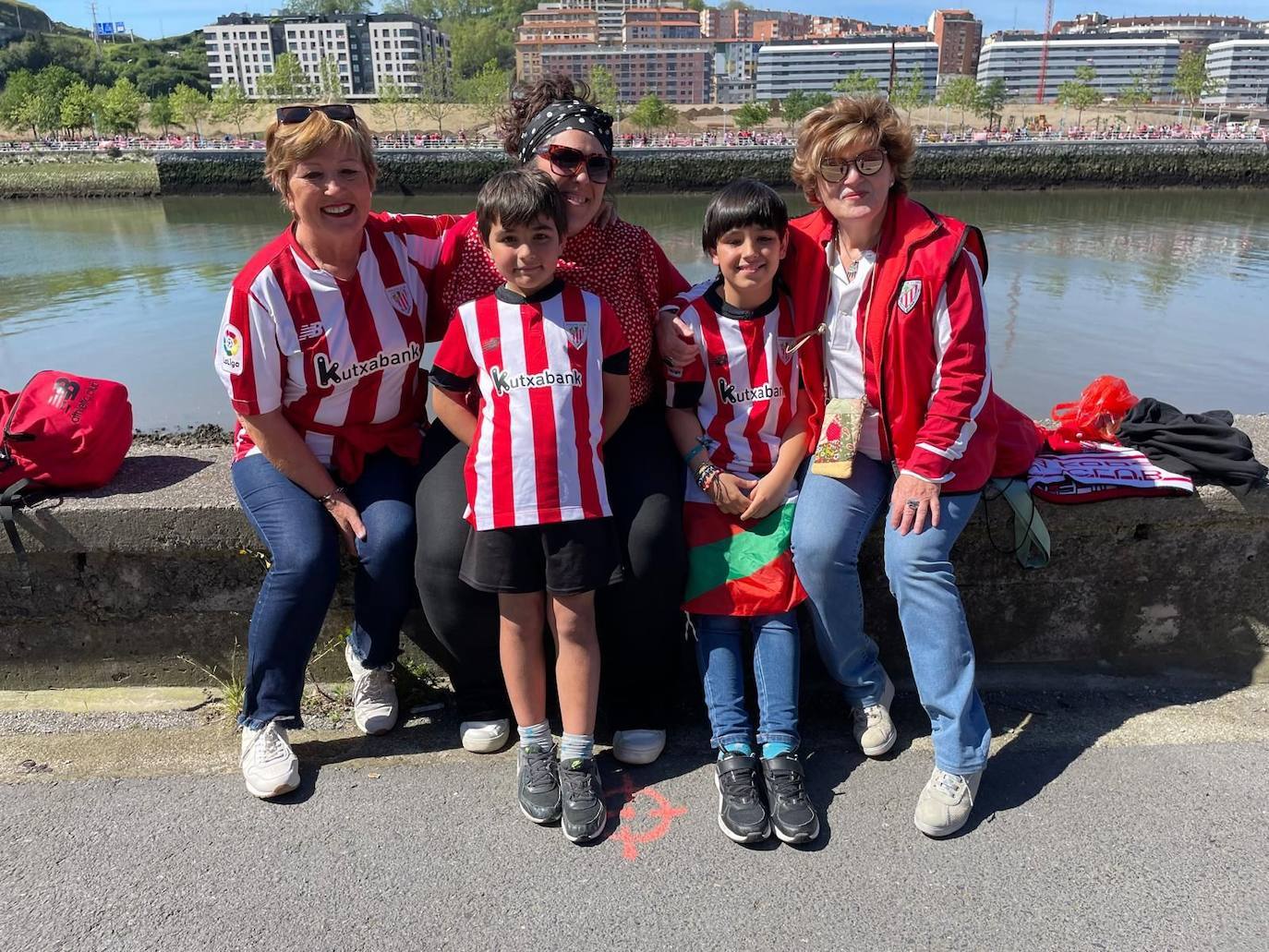 Erandio despide emocionado la gabarra: «Ya les tocaba verlo a las nuevas generaciones»