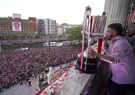 El show de Muniain: así ha presentado a cada jugador ante la afición