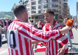 La emoción del aficionado murciano del Athletic que es un ejemplo de superación al poder vivir la gabarra