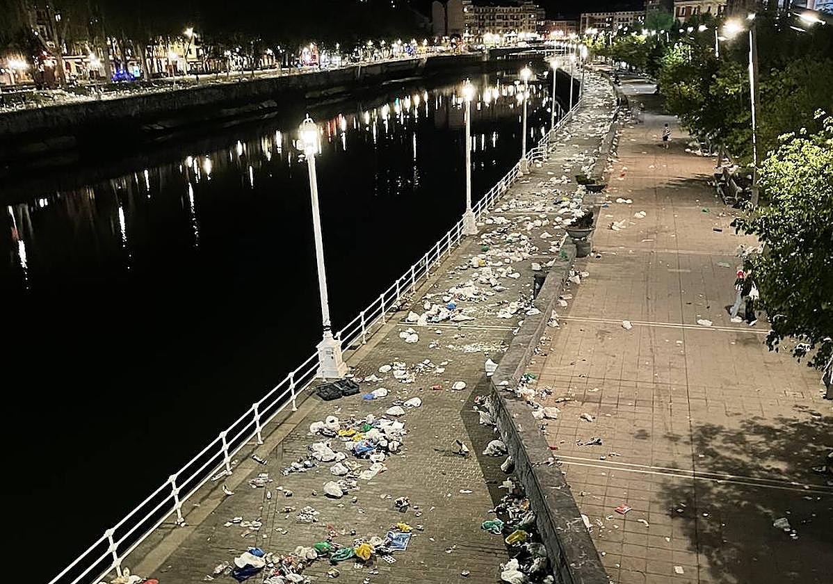 La celebración de la gabarra deja 34 toneladas de basura en Bilbao