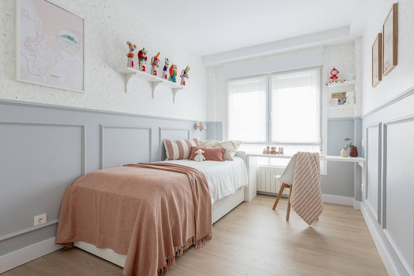 El piso oscuro convertido en casa de revista para una pareja joven y su hija en Bilbao