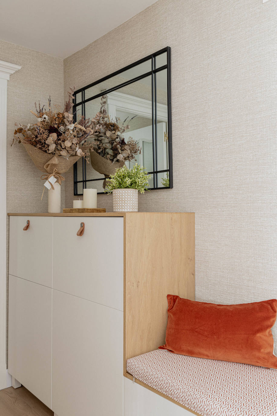 El piso oscuro convertido en casa de revista para una pareja joven y su hija en Bilbao