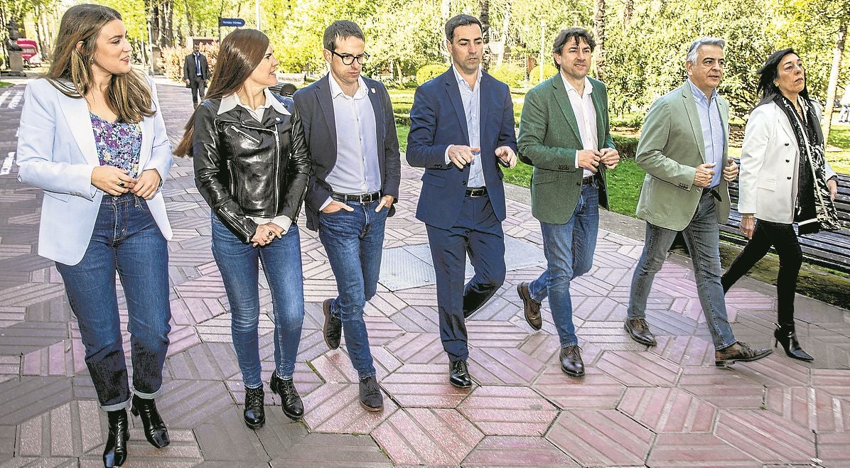 Alba García, Miren Gorrotxategi, Pello Otxandiano, Imanol Pradales, Eneko Andueza y Javier de Andrés.