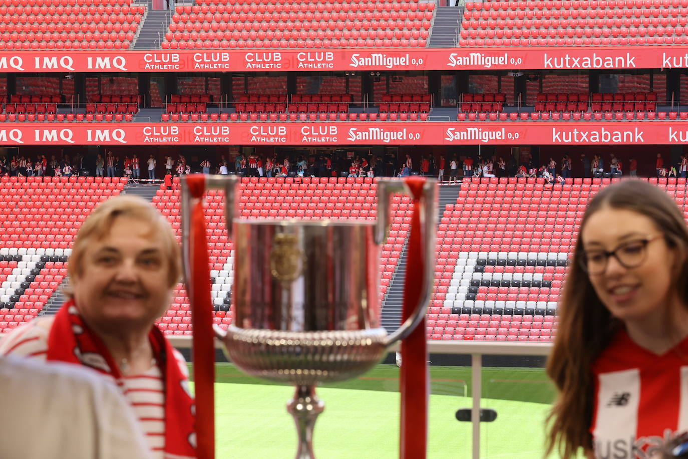 Las colas de este sábado para sacarse una foto con la Copa