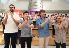 Andueza junto a los líderes de las juventudes socialistas de España y Euskadi y su 'número dos' por Bizkaia, Patricia Campelo.