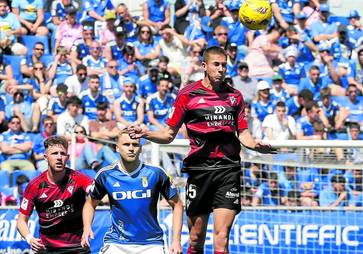 Tomeo fue titular tras mucho tiempo para ser central por el perfil diestro en lugar de ocupar su lugar habitual, cuando juega, en la medular.