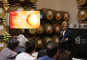 Elisa Úcar, directora del campus del vino, durante la jornada celebrada este martes en Vitoria.