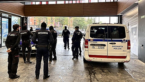 El asaltante dio propina al automovilista con el que huyó: «¡Esto es para ti, buen hombre!»