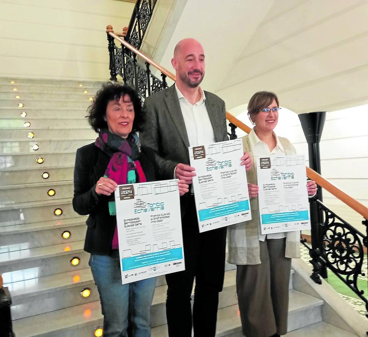 Laura Espín, Jon Iraola y Vanesa Hortas presentaron la 34ª edición de los premios.