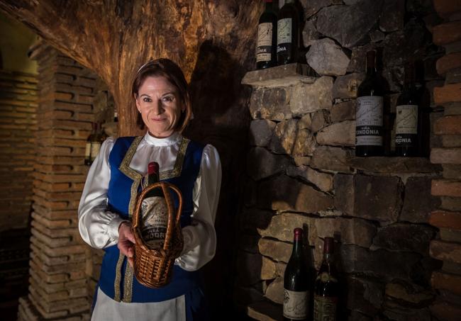 El secreto. La bodega de Andra Mari es una cueva de las maravillas donde puede rastrearse la historia de Rioja en el último siglo. Su botella más antigua es un Viña Pomal de 1908 pero la casa sigue muy pendiente del presente y futuro no solo de Rioja, sino de las grandes zonas vinícolas de España y del mundo. Custodia este tesoro Uritz Lejarzegi.